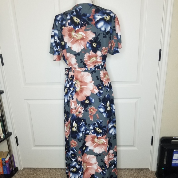 Dark Grey Floral Wrap Dresses - Picture 6 of 7